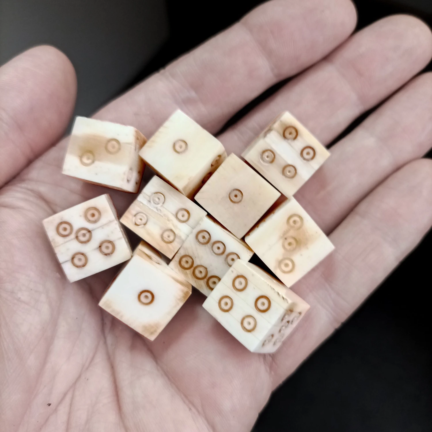 Large Bone Dice With Brown Dot And Rings Marks 4 Large Bone Dice With Brown Dot And Rings Marks - Image 2
