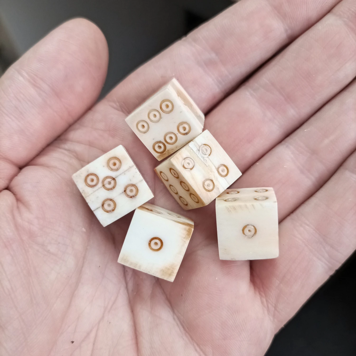 Large Bone Dice With Brown Dot And Rings Marks 6 Large Bone Dice With Brown Dot And Rings Marks - Image 4