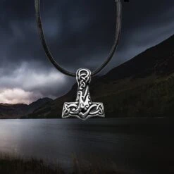 Small Silver Interlace Thors Hammer Pendant